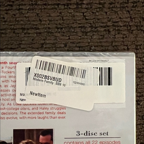 Modern Family: The Complete Tenth Season DVD Set - Picture 3 of 3